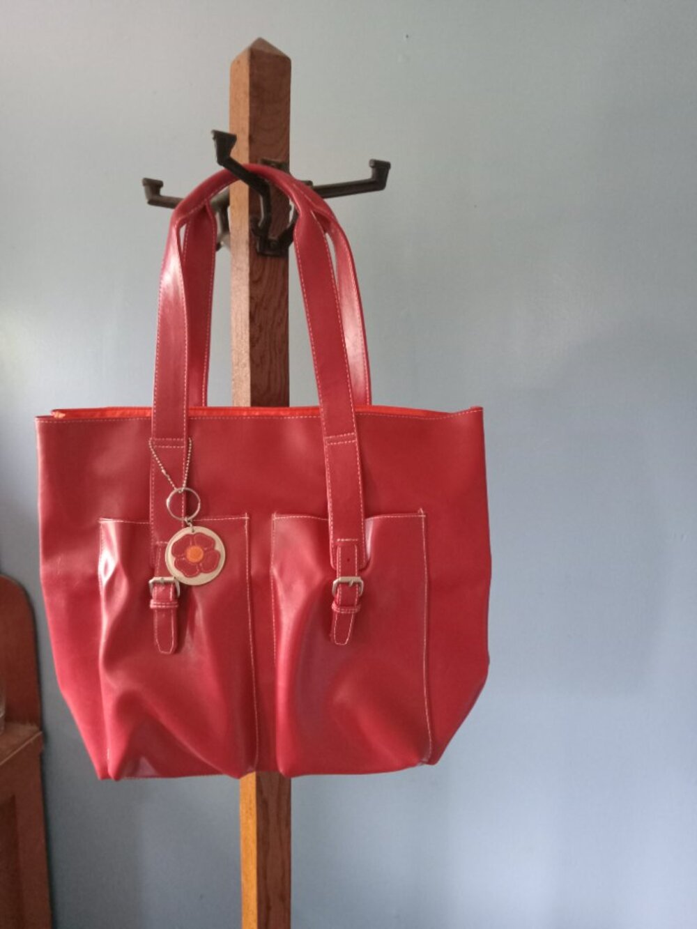 Like new Elizabeth Arden medium sized purse 100% PVC with snap closure and charm